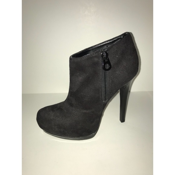 Sofia Vergara Booties - Picture 2 of 6